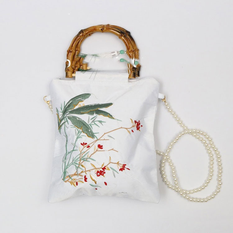 كيفية العناية بحقائب اليد الساتان العتيقة لإطالة عمرها